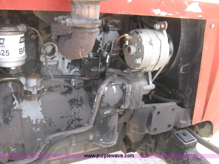 image for item H5302 1982 Massey Ferguson 274 MFWD tractor