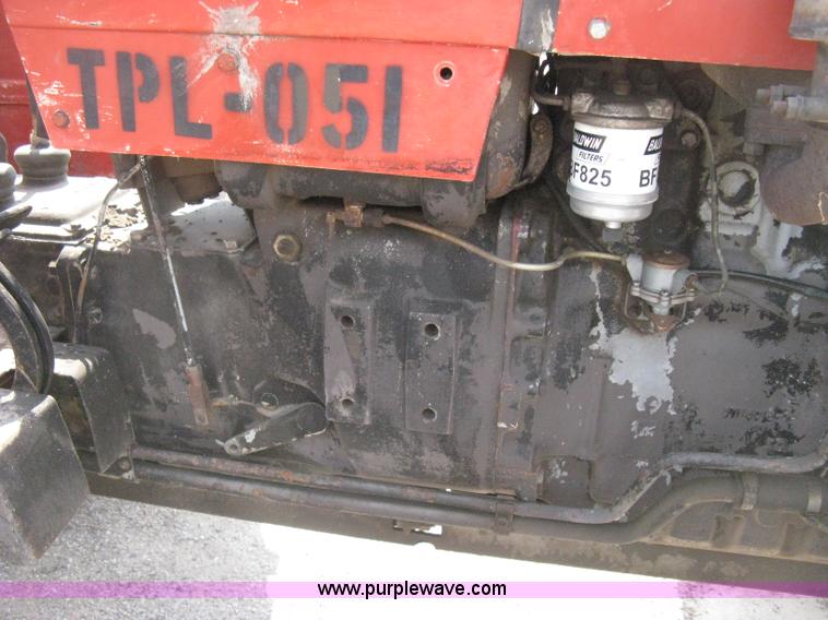 image for item H5302 1982 Massey Ferguson 274 MFWD tractor