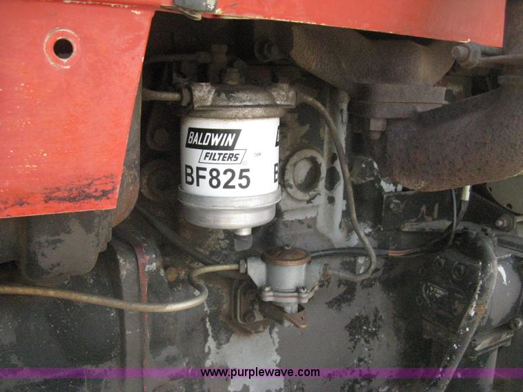 image for item H5302 1982 Massey Ferguson 274 MFWD tractor