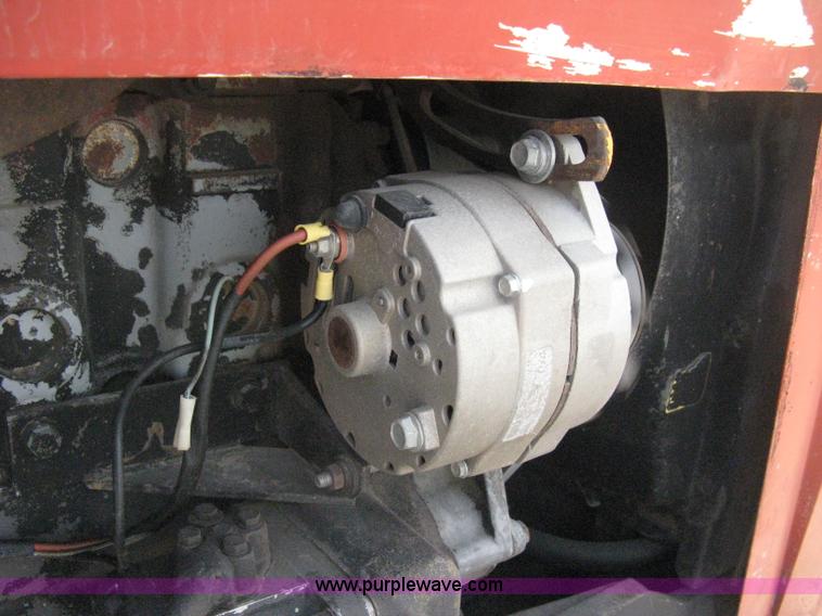 image for item H5302 1982 Massey Ferguson 274 MFWD tractor