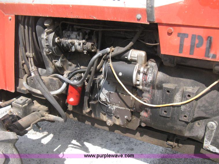 image for item H5302 1982 Massey Ferguson 274 MFWD tractor