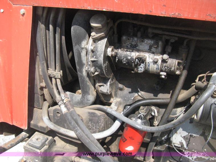 image for item H5302 1982 Massey Ferguson 274 MFWD tractor