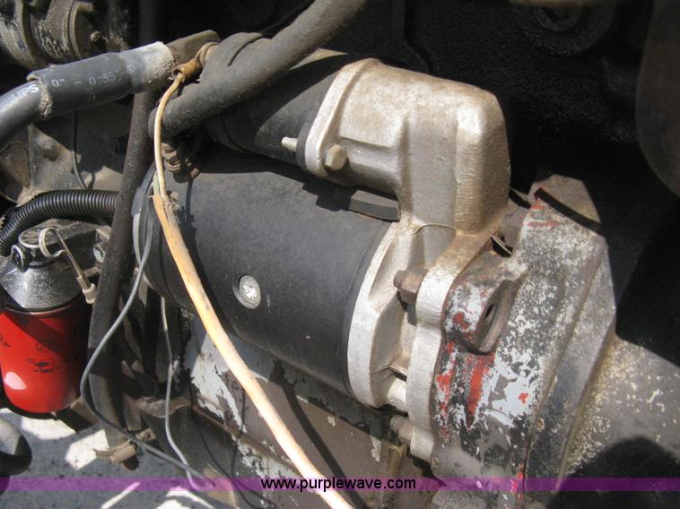 image for item H5302 1982 Massey Ferguson 274 MFWD tractor