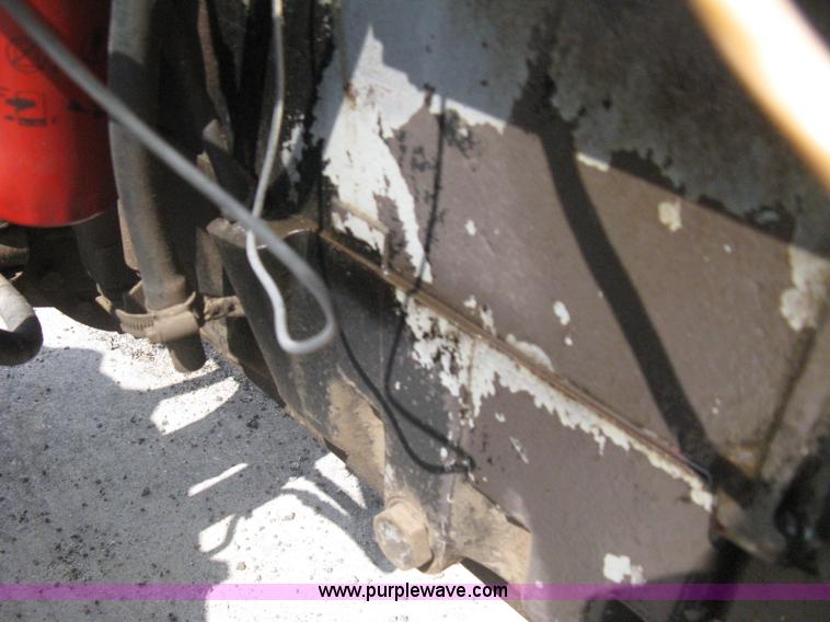 image for item H5302 1982 Massey Ferguson 274 MFWD tractor