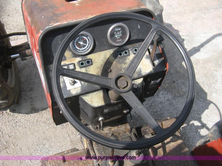 image for item H5302 1982 Massey Ferguson 274 MFWD tractor