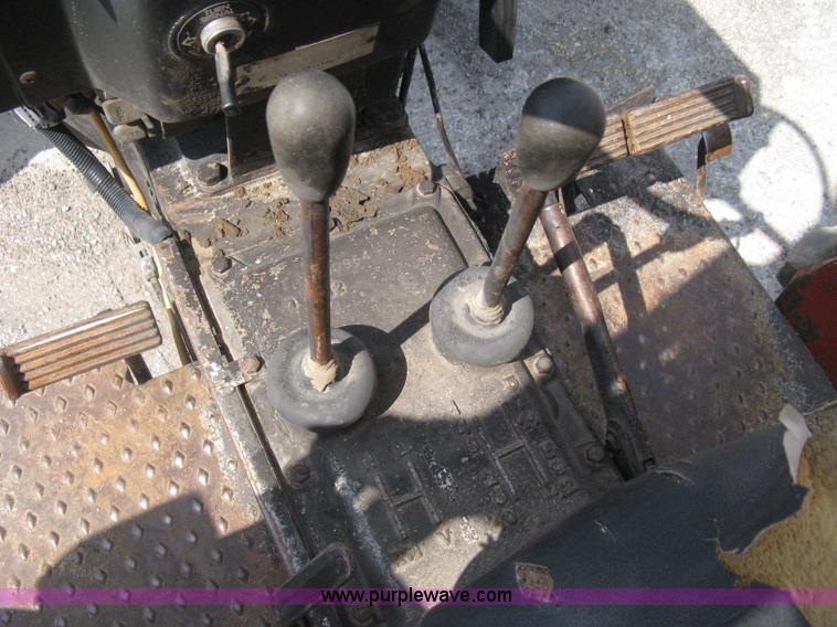 image for item H5302 1982 Massey Ferguson 274 MFWD tractor