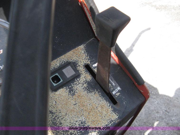 image for item H5302 1982 Massey Ferguson 274 MFWD tractor