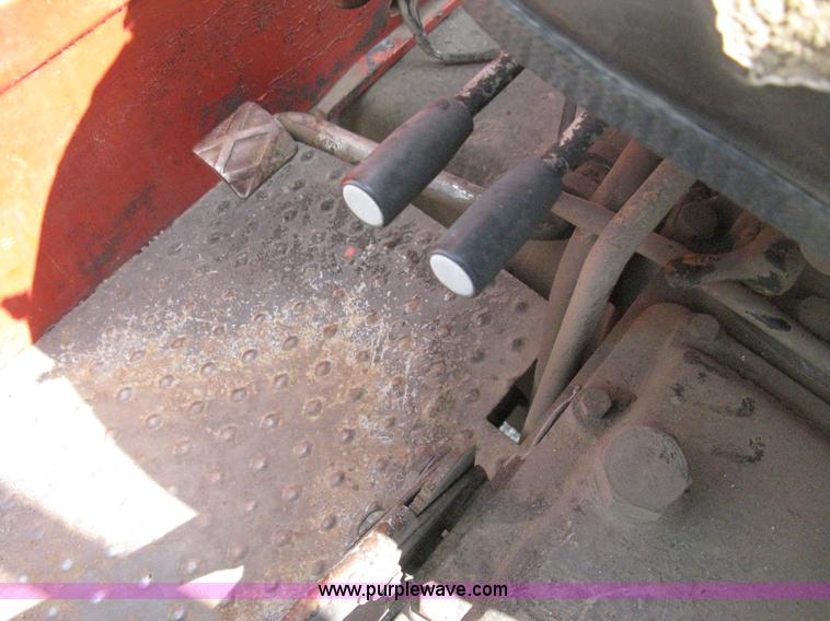 image for item H5302 1982 Massey Ferguson 274 MFWD tractor