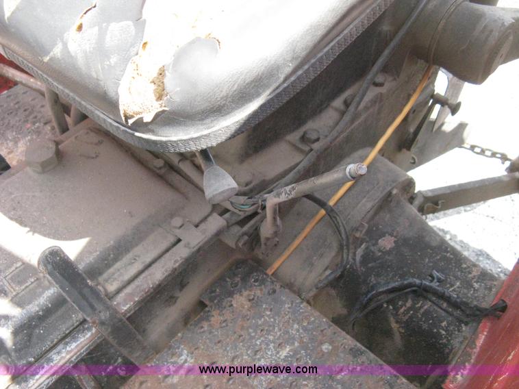 image for item H5302 1982 Massey Ferguson 274 MFWD tractor