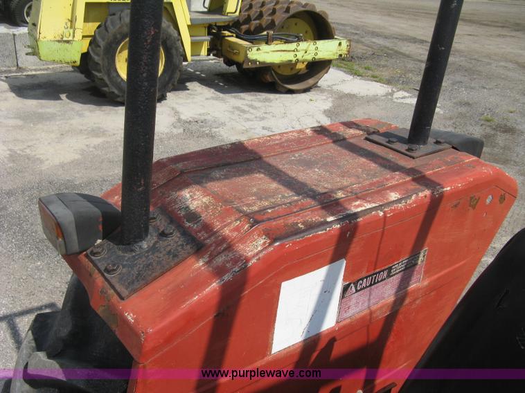 image for item H5302 1982 Massey Ferguson 274 MFWD tractor