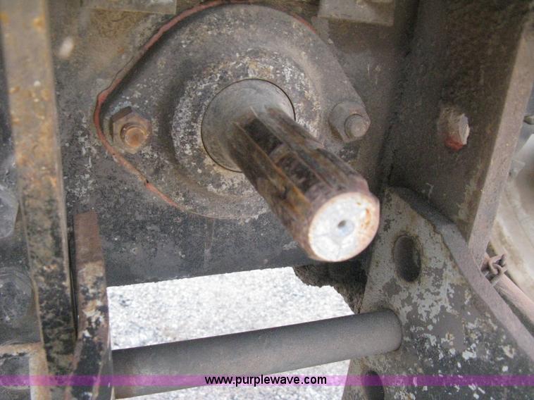 image for item H5302 1982 Massey Ferguson 274 MFWD tractor