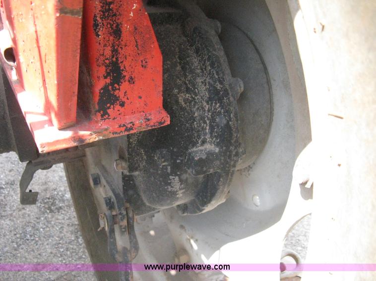 image for item H5302 1982 Massey Ferguson 274 MFWD tractor