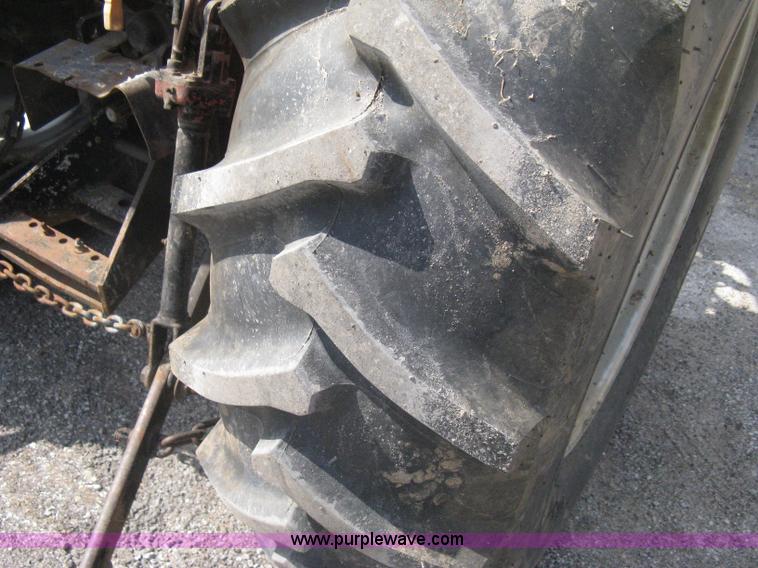 image for item H5302 1982 Massey Ferguson 274 MFWD tractor