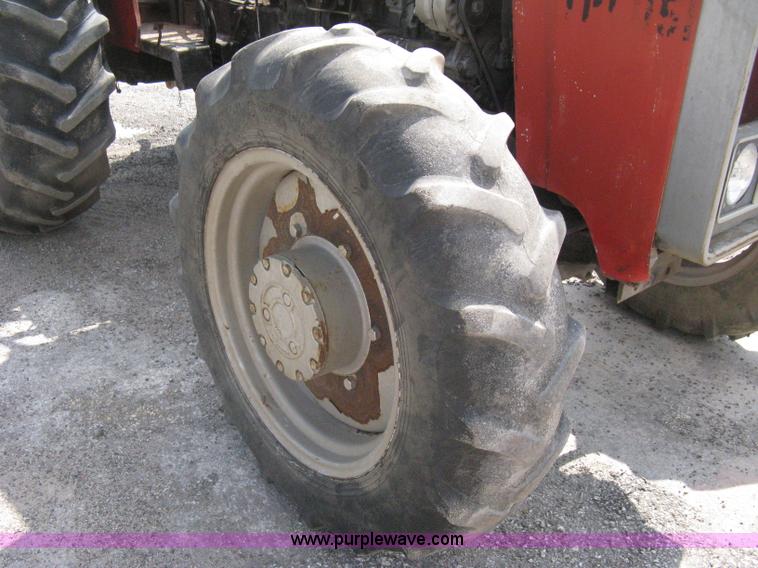 image for item H5302 1982 Massey Ferguson 274 MFWD tractor