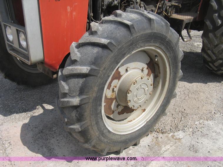 image for item H5302 1982 Massey Ferguson 274 MFWD tractor