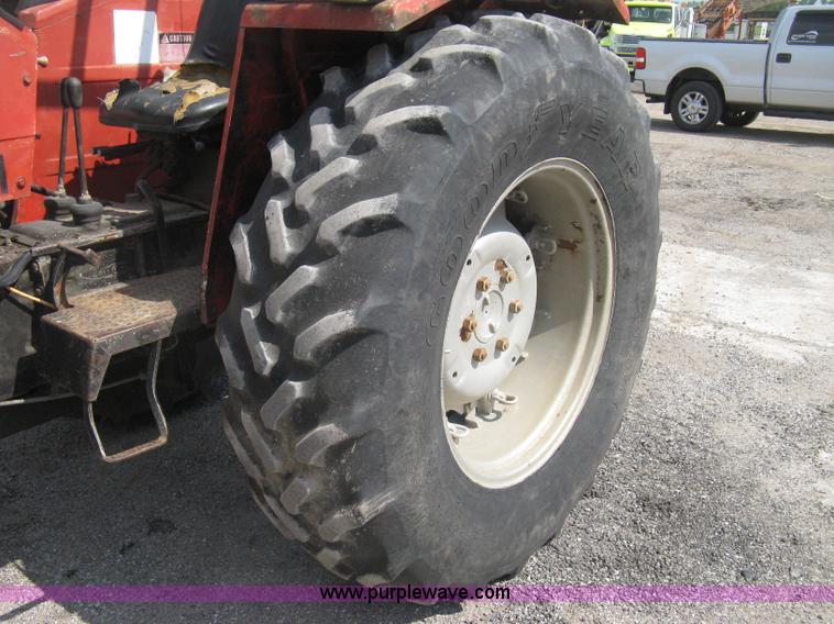 image for item H5302 1982 Massey Ferguson 274 MFWD tractor