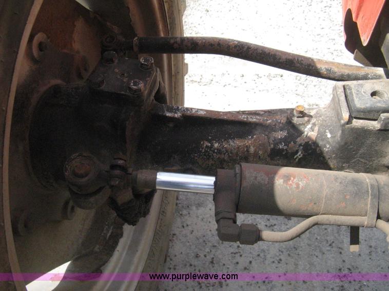 image for item H5302 1982 Massey Ferguson 274 MFWD tractor