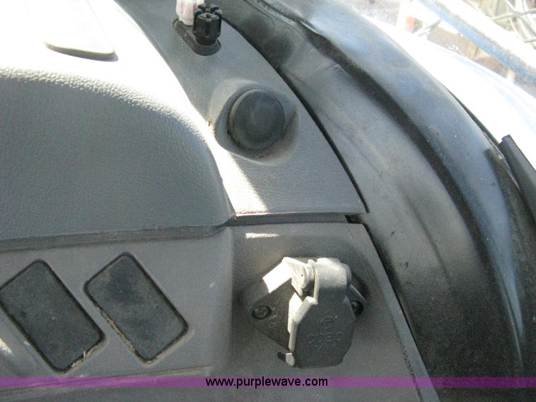 image for item H5310 2004 New Holland TS100A tractor