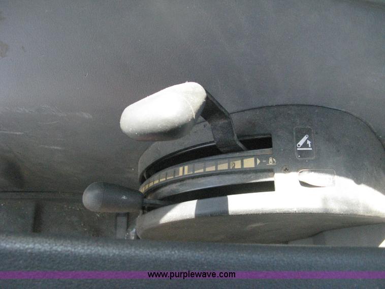 image for item H5310 2004 New Holland TS100A tractor