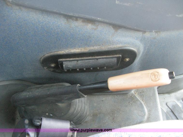 image for item H5310 2004 New Holland TS100A tractor