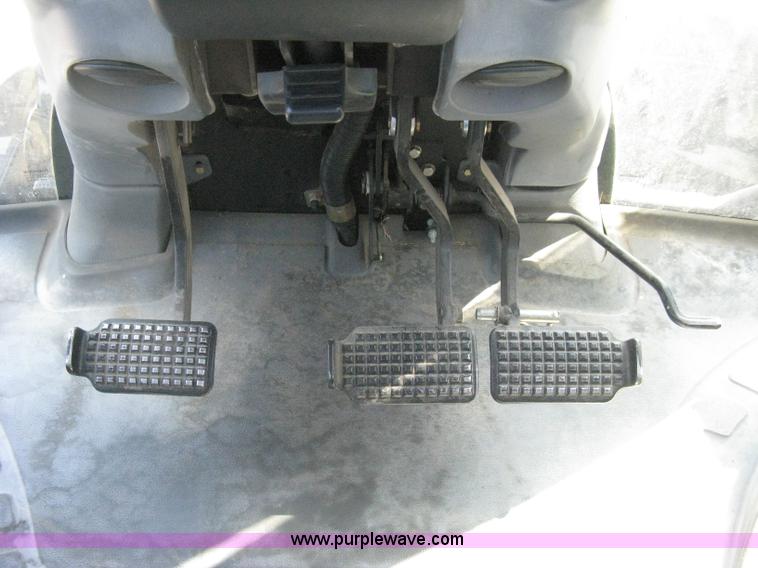 image for item H5310 2004 New Holland TS100A tractor