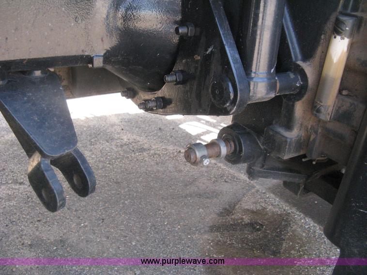 image for item H5310 2004 New Holland TS100A tractor