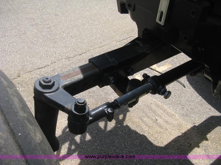 image for item H5310 2004 New Holland TS100A tractor