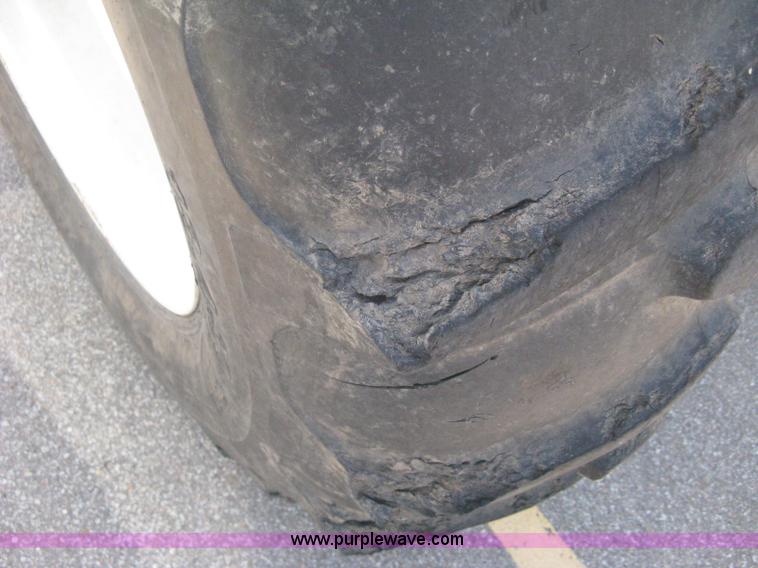 image for item H5310 2004 New Holland TS100A tractor