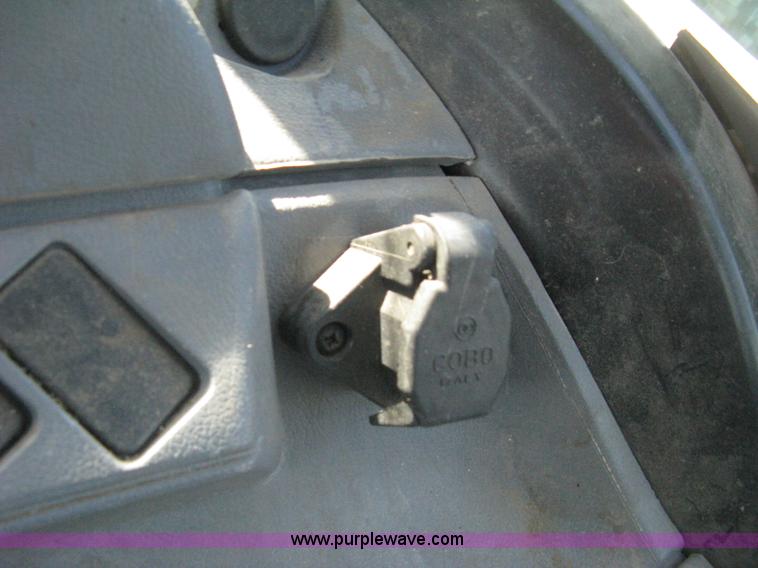 image for item H5313 2004 New Holland TS100A Plus tractor