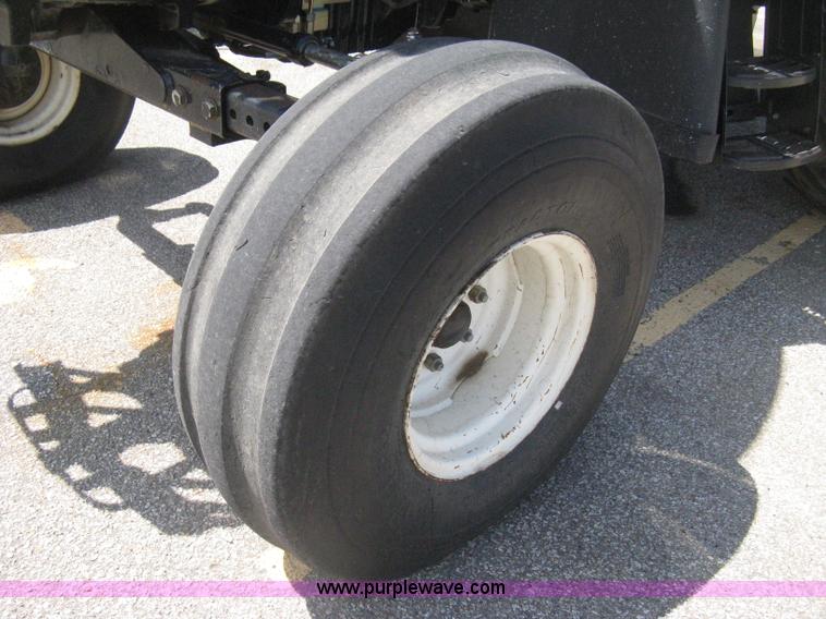 image for item H5313 2004 New Holland TS100A Plus tractor