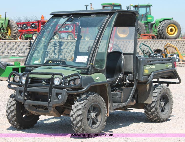 image for item H5622 2012 John Deere 825i Gator utility vehicle