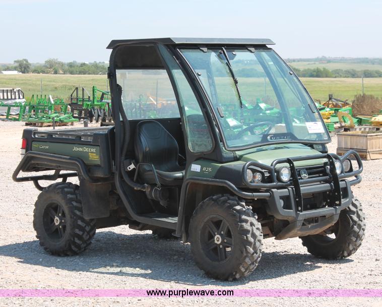 image for item H5622 2012 John Deere 825i Gator utility vehicle