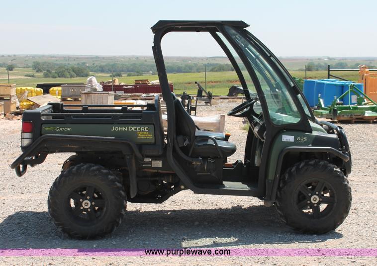 image for item H5622 2012 John Deere 825i Gator utility vehicle