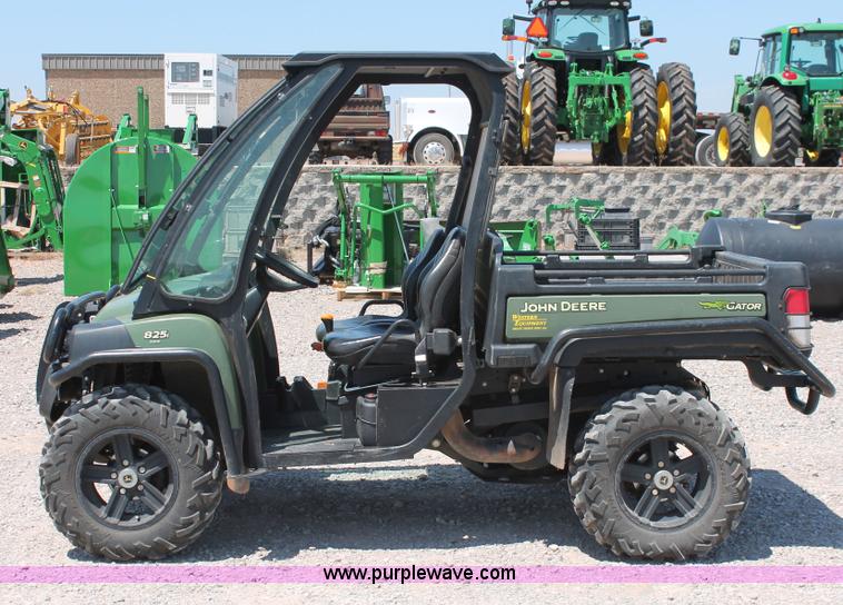 image for item H5622 2012 John Deere 825i Gator utility vehicle