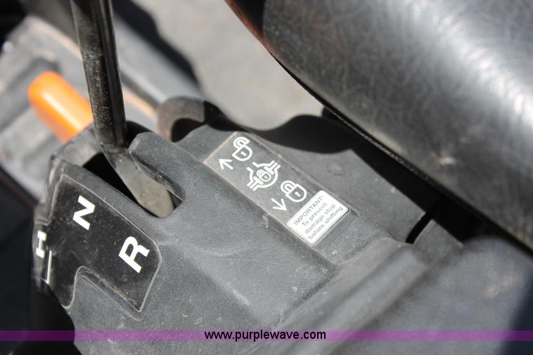 image for item H5622 2012 John Deere 825i Gator utility vehicle