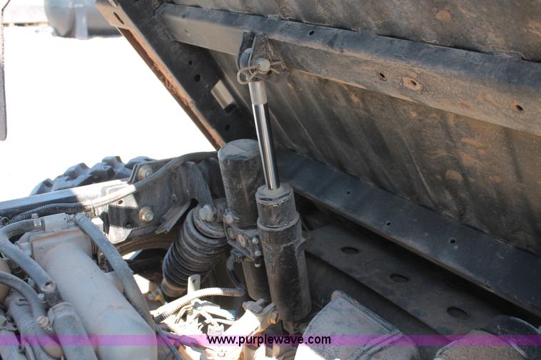 image for item H5622 2012 John Deere 825i Gator utility vehicle