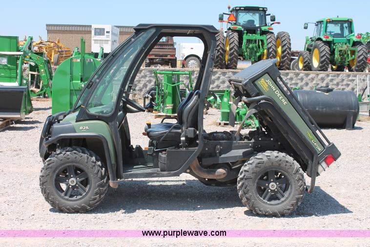 image for item H5622 2012 John Deere 825i Gator utility vehicle
