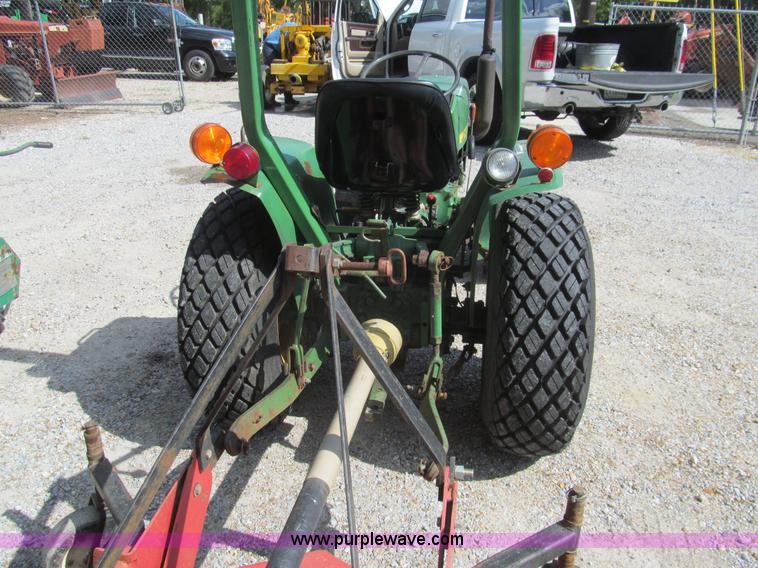 image for item H8875 1986 John Deere 750 tractor