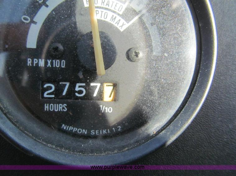 image for item H8875 1986 John Deere 750 tractor