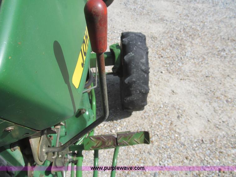 image for item H8875 1986 John Deere 750 tractor