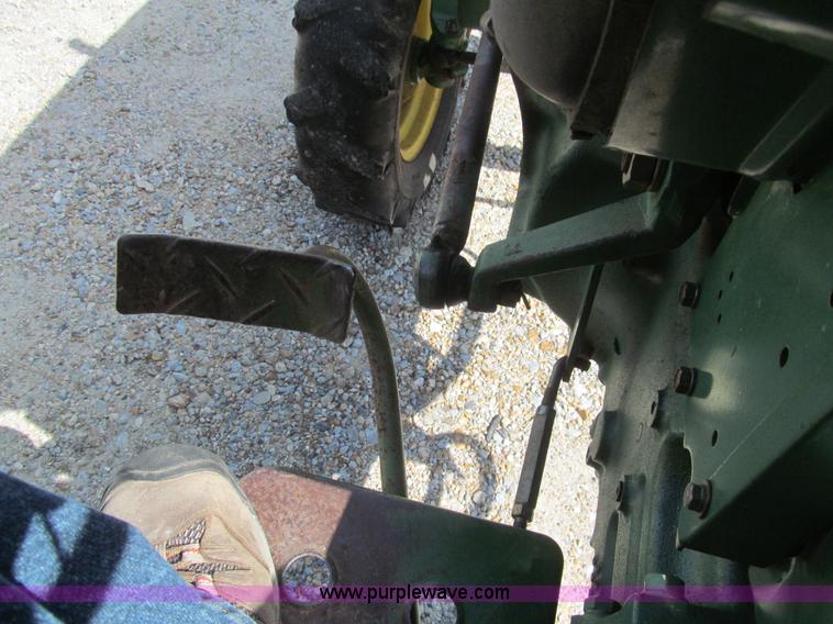 image for item H8875 1986 John Deere 750 tractor