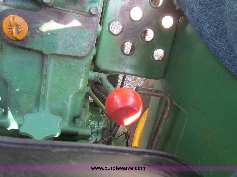 image for item H8875 1986 John Deere 750 tractor