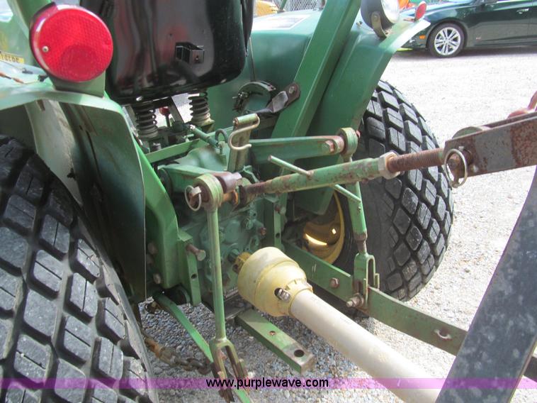 image for item H8875 1986 John Deere 750 tractor