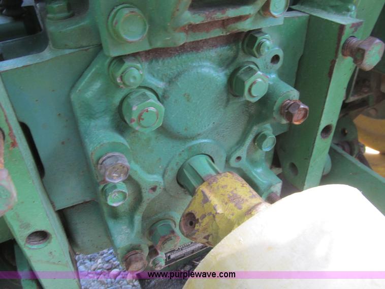 image for item H8875 1986 John Deere 750 tractor