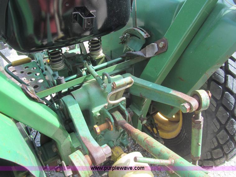 image for item H8875 1986 John Deere 750 tractor