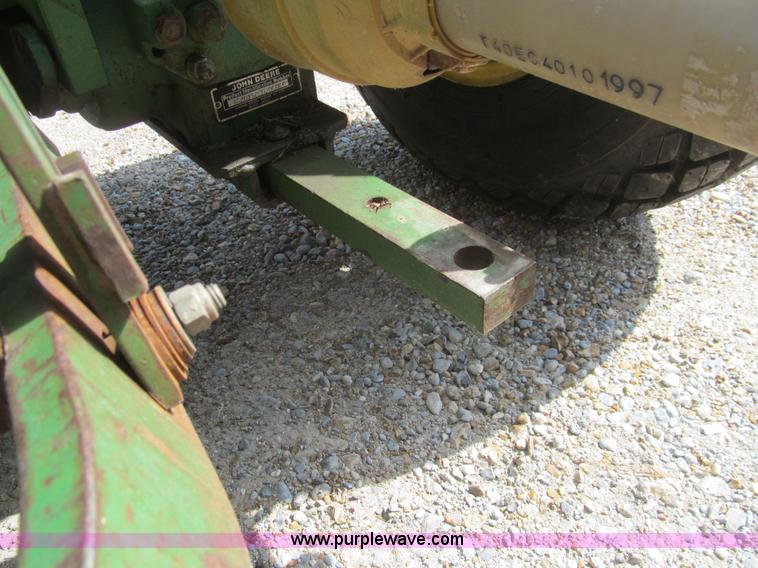 image for item H8875 1986 John Deere 750 tractor