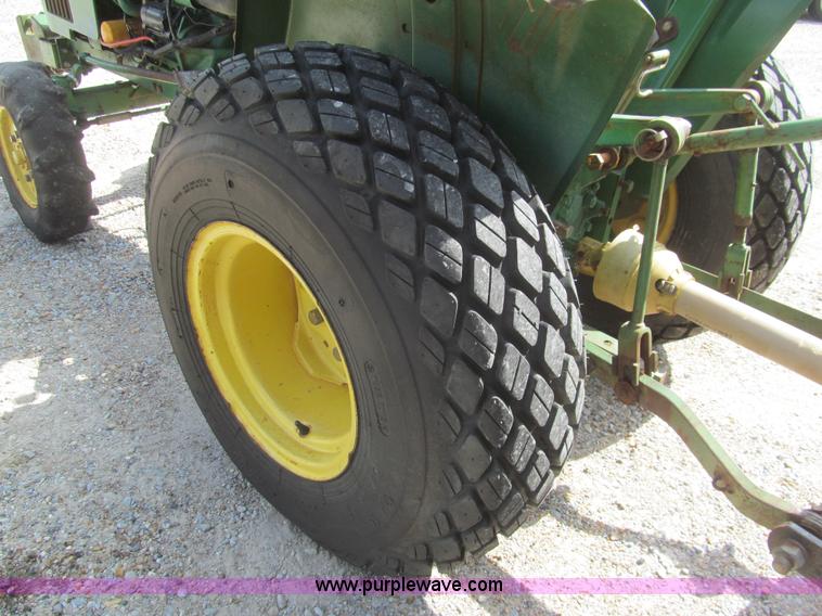 image for item H8875 1986 John Deere 750 tractor