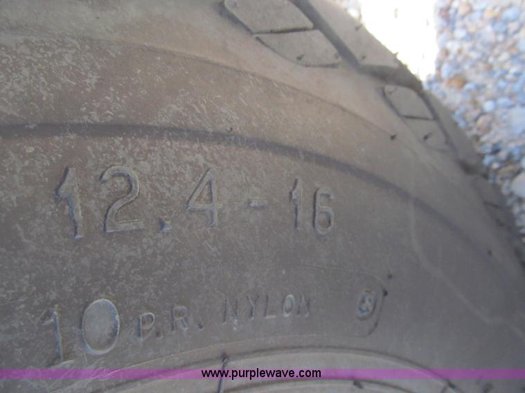 image for item H8875 1986 John Deere 750 tractor