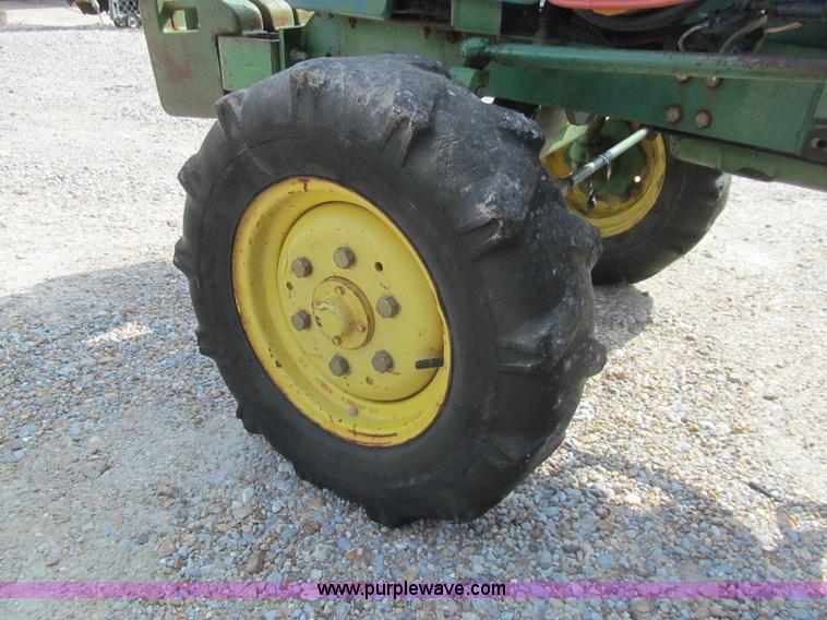 image for item H8875 1986 John Deere 750 tractor
