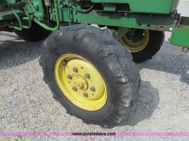 image for item H8875 1986 John Deere 750 tractor